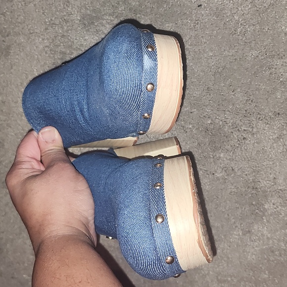 3 Pairs of Clogs - Picture 8 of 11